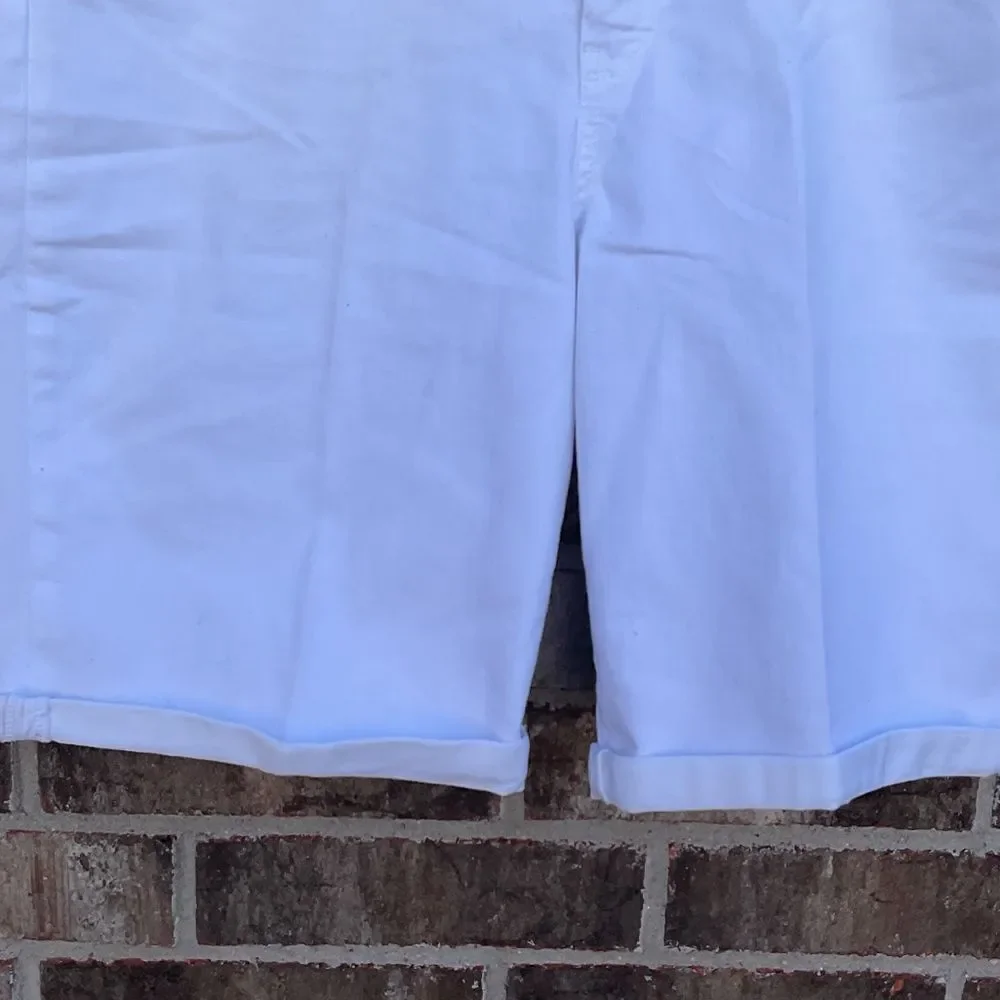 Take 50% OFF- St John,s Bay Classic White Women’s Shorts, Size-16